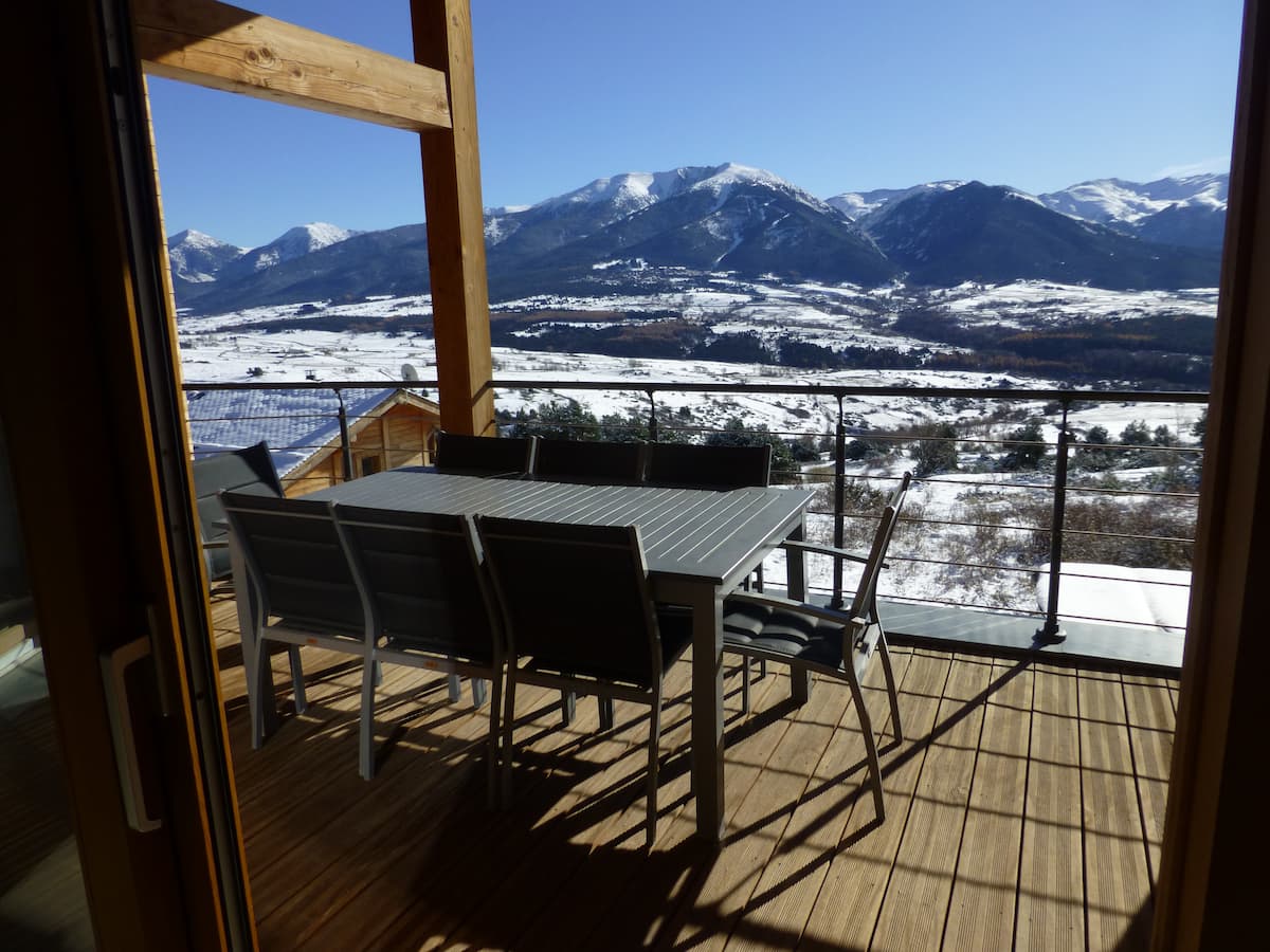 Le balcon et sa table pour huit